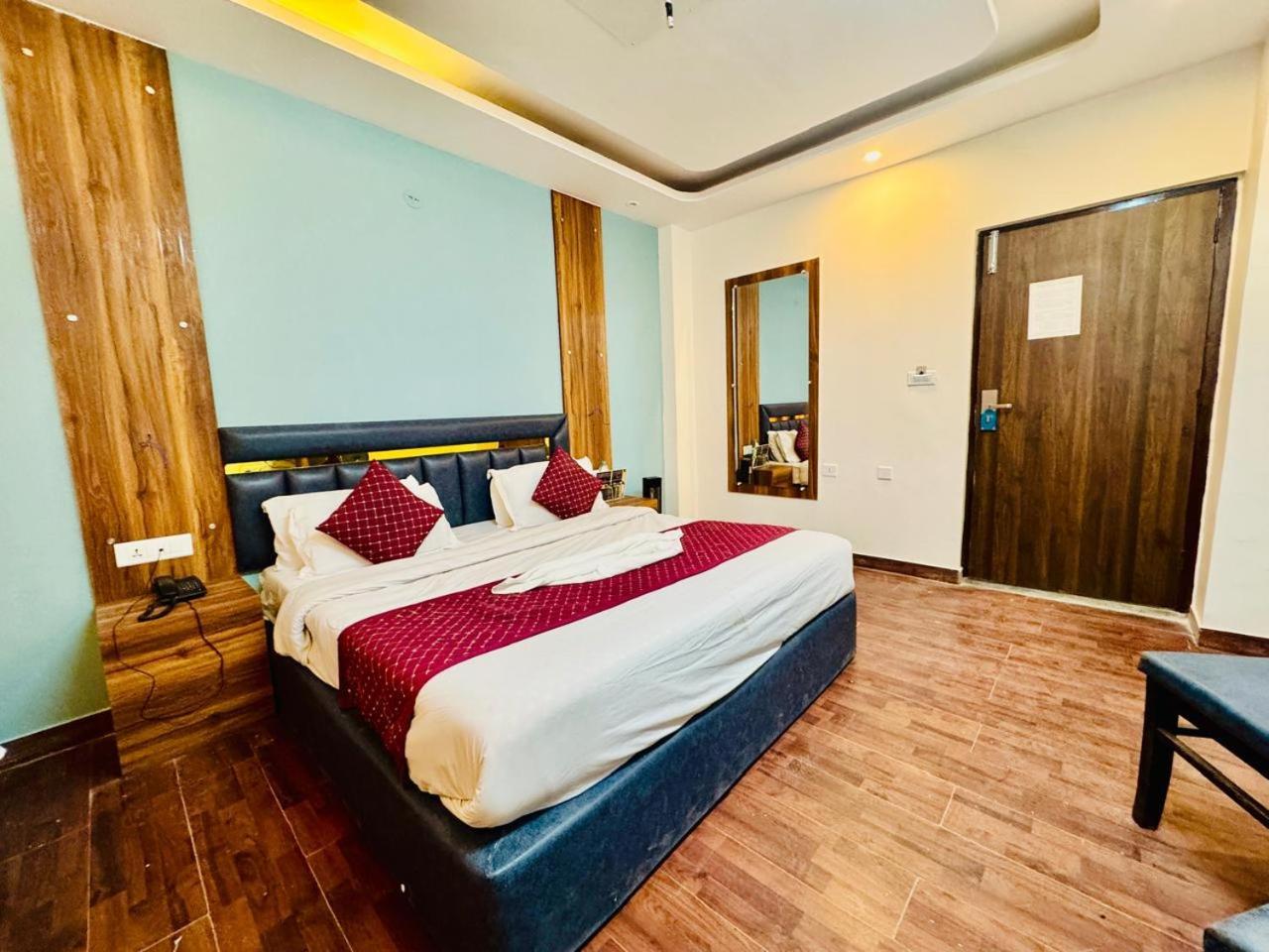 Royal Majestic View Point Lodge Manāli Exterior foto