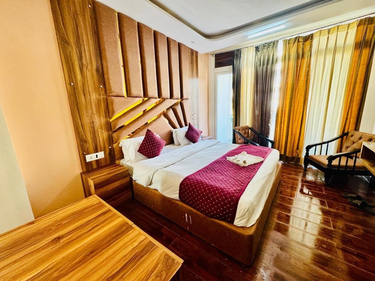 Royal Majestic View Point Lodge Manāli Exterior foto